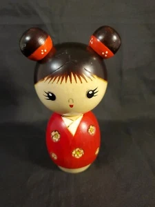 Adorable muñeca Mujaki Kokeshi hecha a mano por Usaburo - Imagen 1 de 15