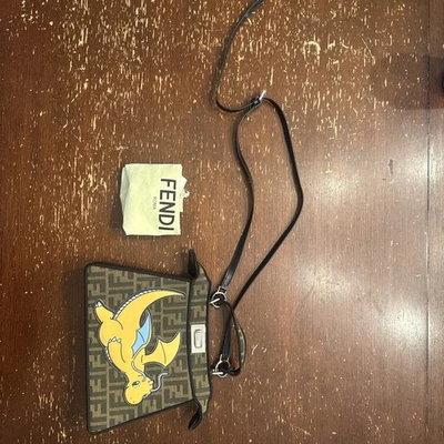 Fendi x Frgmt Pokemon Bolso de Lona Marrón Amarillo Correa de Hombro Ajustable Usado Foto 1 de 4