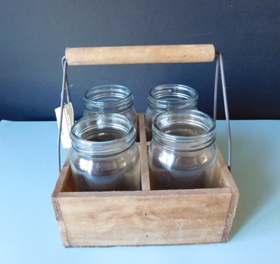 CUATRO TARROS PEQUEÑOS EN ESTUCHE DE MADERA PARA USO DE FIESTA O JARDÍN Foto 1 de 4