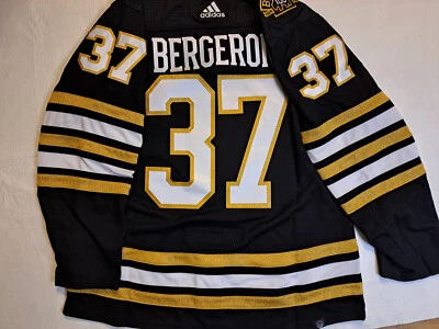 Мужская футболка Boston Bruins Patrice Bergeron 100 лет ADIDAS 52 L НХЛ черно-золотистая - Изображение 1 из 4