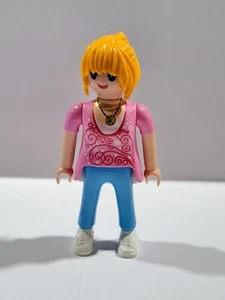 PLAYMOBIL FIGURA CHICA RUBIA CAMISETA ROSA - 21/3/18 - Picture 1 of 1