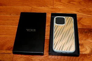 Custodia in alluminio Tumi 19 gradi nuova con etichette iPhone 15 Pro Max prezzo al pubblico consigliato $ 175!! - Foto 1 di 13