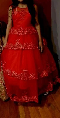 Vestido rojo elegante niña con cola talla 10 Foto 1 de 4