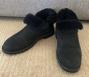 UGG McKay Whipstitch Detail Art Deco Nieten Booties Gr. 8 schwarz 1012358 - Bild 1 von 20