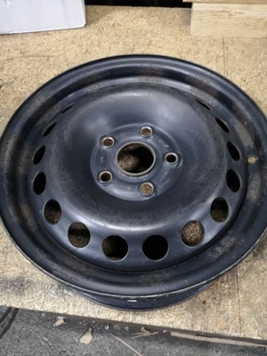 Stahlfelge VW Touran Caddy Golf 6x15  ET47 515024 15155 1k0601027  - Bild 1 von 4