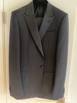 Esmoquin Louis Vuitton para hombre azul marino oscuro 52 Foto 1 de 4