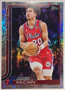 2025-26 Topps Baloncesto Jared McCain Holo Lámina (brillo) - Philadelphia 76ers - Imagen 1 de 2