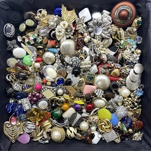 Vtg Clip On Single Earring Jewelry Lot Rhinestone Craft Repurpose 200 pc WOW 3 - Picture 1 of 6
