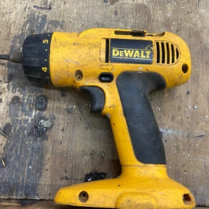Dewalt Cordless 18 volt drill for parts runs needs chuck & reverse switch - Picture 1 of 6