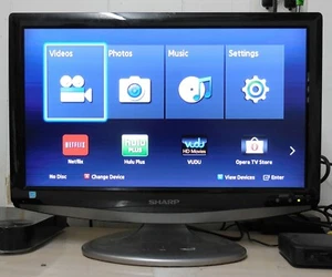 19" Sharp LC19SB15U 720p Widescreen LCD HDTV - 16:9 400:1 1 HDMI ATSC/NTSC Tuner - Picture 1 of 7