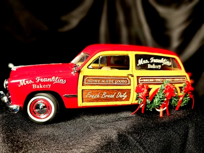 Franklin Mint 1949 Ford Woody Wagon Christmas 1:24 Scale Inv. #2864 - Image 1 of 4