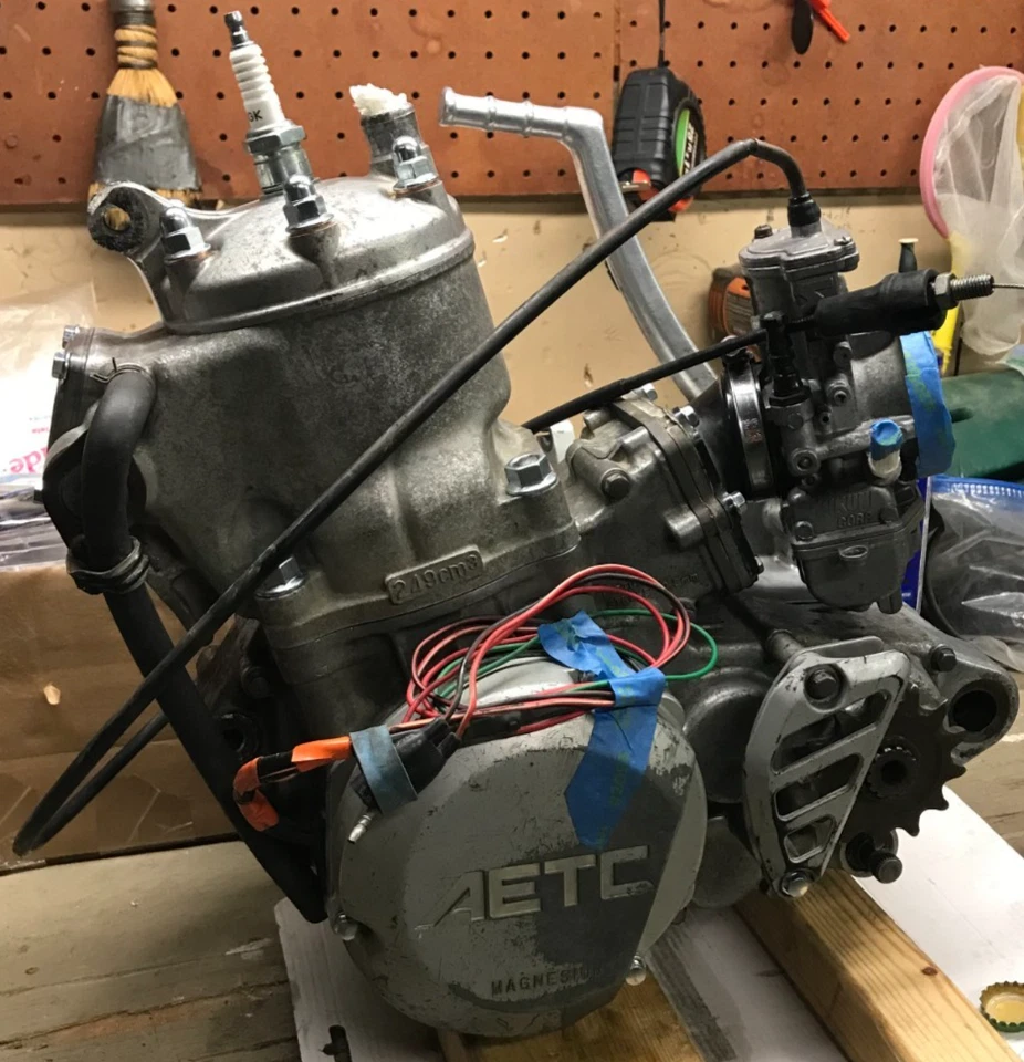 1992 Suzuki RM250 MOTOR **RUNS GOOD!!** +OEM MIKUNI CARB/REEDS ** 1989-1990-1991 - Image 1 of 4