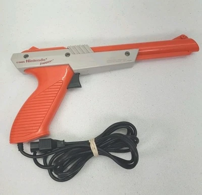 Контроллер оранжевый Nintendo NES Zapper Light Gun от оригинального производителя NES-005 1985 протестирован - Изображение 1 из 4