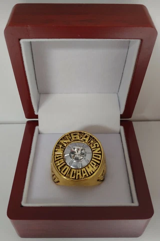 Willis Reed - 1970 New York Knicks Championship Ring With Wooden Display Box Cover