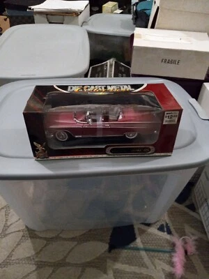 ROAD SIGNATURE 1959 BUICK ELECTRA 225 1:18 DELUXE EDITION LAVENDER CONVERTIBLE - Image 1 of 4