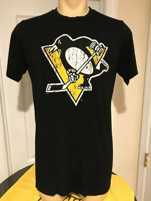 Pittsburgh Penguins Men's T-shirt Medium Black Distressed Majestic Threads - Image 1 of 4
