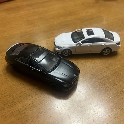 RMZcity Mercedes-Benz CLS AMG-S63 bianco e nero opaco pullback auto made in - Immagine 1 di 4