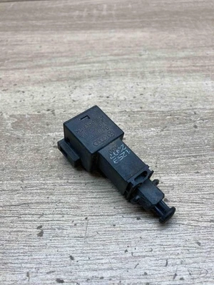 1J0945511A   Brake pedal sensor switch Fits for Volkswagen Golf IV - Image 1 of 4
