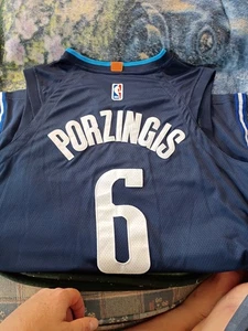 Dallas Mavericks Statement #6 Porzingis Swingman Trikot Gr. Large - Bild 1 von 4