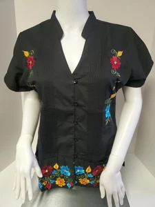 Mujer Guayabera Mexicana FLORAL Camisa Negra Mediana Botón Bolsillo Frontal - Imagen 1 de 13