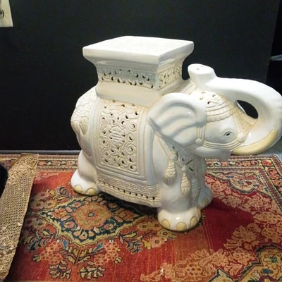 Par de taburetes de jardín de cerámica vintage Hollywood Regency elefante plantas Foto 1 de 4