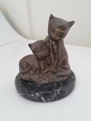 Estatuilla de bronce vintage estatua sobre base de mármol, dos gatos, pesada, 5 3/8 pulgadas, pátina Foto 1 de 4
