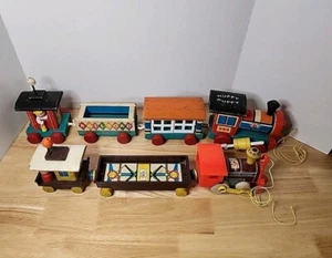 2 Vintage Fisher Price Holzeisenbahnen Chug-Chug #168 & Huffy Puffy #999 mit Autos - Bild 1 von 9