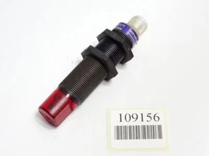 Telemecanique XU5-P18PP340WD Photoelectric sensor - Picture 1 of 3