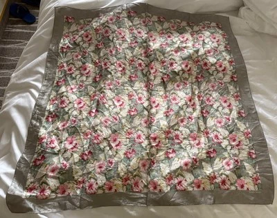 Bufanda vintage de hibisco rojo seda Ellen Tracy 100 % seda 35" cuadrada #g88 Foto 1 de 4