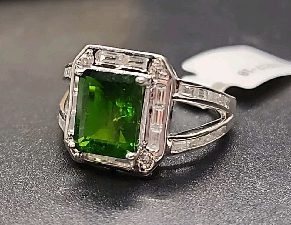 Anillo de vástago dividido esmeralda verde creado en laboratorio de 1,73 cwt enchapado en rodio .925 talla 10 Foto 1 de 4