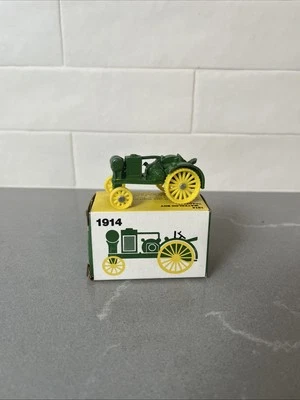 John Deere 1914 Tractor Miniature Diecast Replica 1/64 - Image 1 of 4