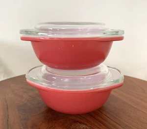 Cazuela redonda pequeña vintage Pyrex Pink Flamingo 080 con tapas de vidrio (juego de 2) - Imagen 1 de 12