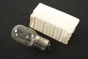 Used NIKON BRAND Replacement Light Bulb 100-120V 20W FM7 - Picture 1 of 4