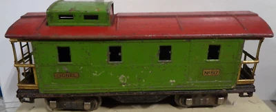 1927-41 VINTAGE PREWAR LIONEL STANDARD GAUGE #517 GREEN CABOOSE WITH RED ROOF - Image 1 of 4