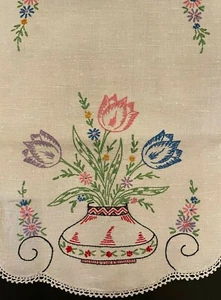 Atemberaubende Vintage handbestickte Elfenbein Tischläufer Tulpen Vase Häkelkante - Bild 1 von 12