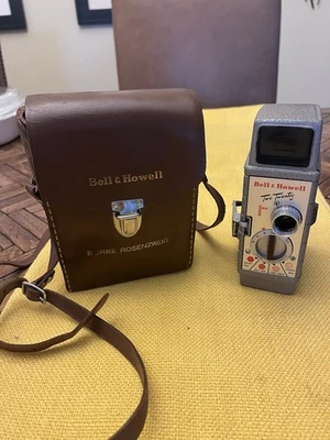 Cámara de película Bell & Howell Two Twenty 8 mm de colección - sin probar Foto 1 de 4