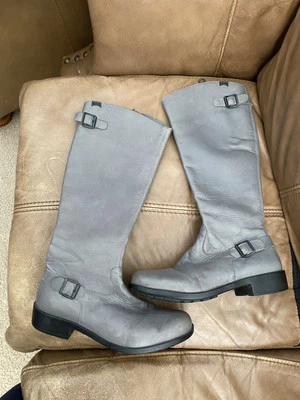 Botas de montar Camper de cuero grises para mujer altas cierre de cremallera detalle de hebilla US9 Foto 1 de 4