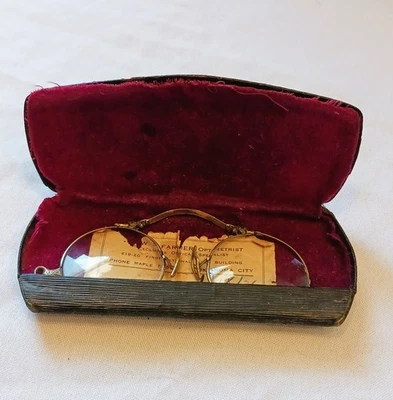 Early 1917 Pair of Glasses in Case W. S. Farmer Optometrist Oklahoma City OK! - Image 1 of 4