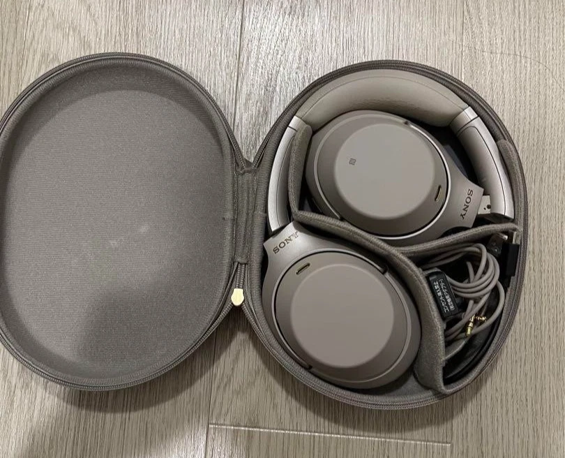 Cuffie wireless con cancellazione del rumore Sony WH-1000XM3 Platinum Silver ... - Immagine 1 di 4