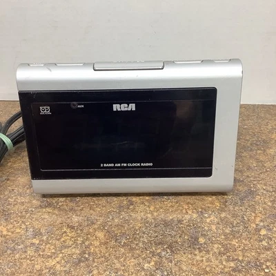 RCA Alarm Clock Radio AM/FM Digital Display Model RP5420A - Image 1 of 4