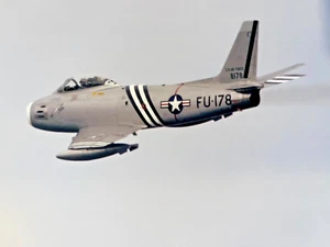 USAF North American FU-178 F-86A Sabre '8178 8.25"x11.75" con estela - Imagen 1 de 3