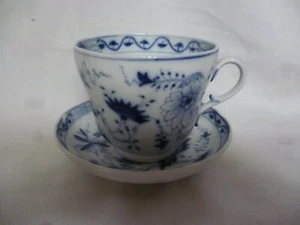 KPM Berlin Biedermeier übergroße Kaffeetasse Zwiebelmuster blau unter Glasur - Picture 1 of 12