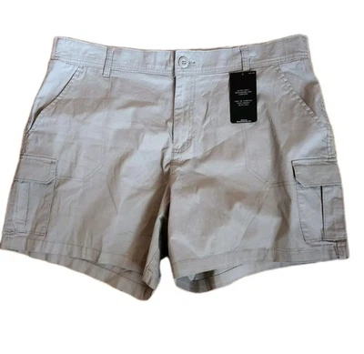 Lee Womens Mid Rise Cargo Shorts Size 20W Beige Ultra Soft Stretch Waistband NWT - Image 1 of 4