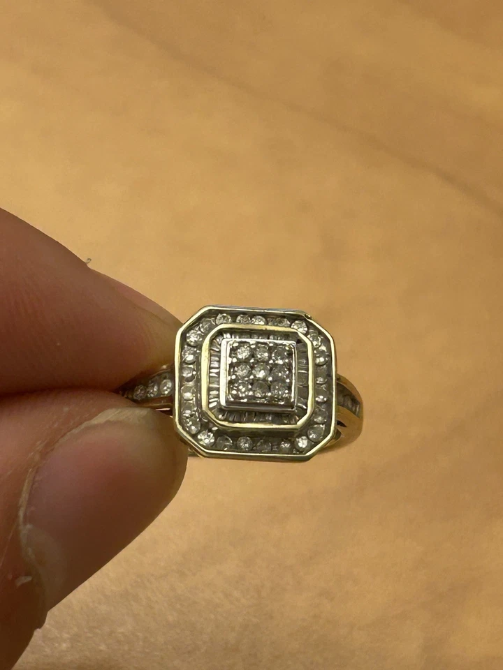 Anillo de oro macizo de 10kt para hombre. Talla 8. Tiene sello de oro de 10kt. Pesa 3,4 g Foto 1 de 4