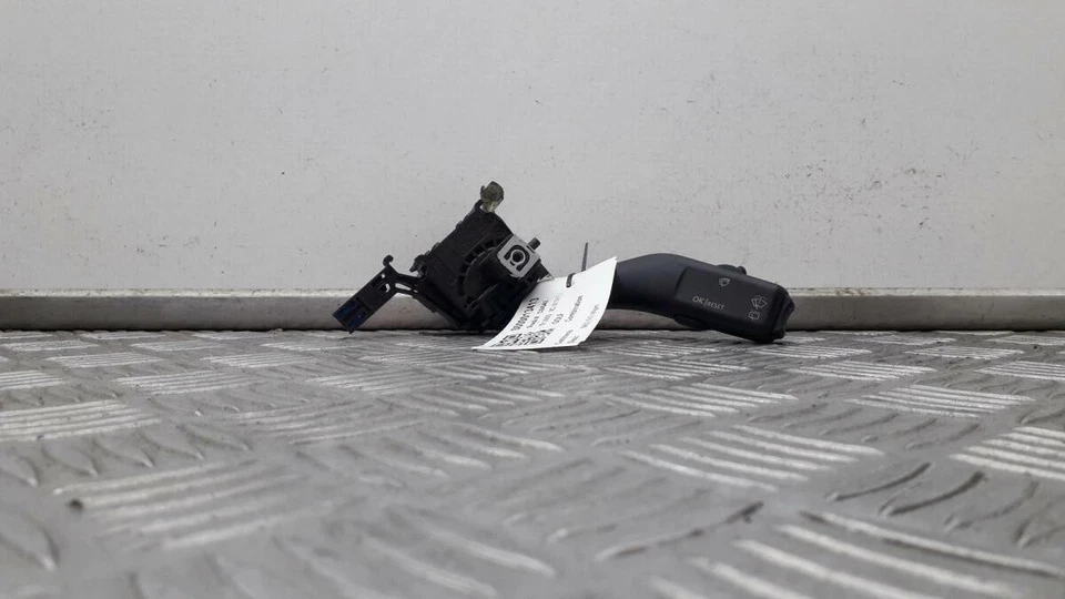 2005 Volkswagen Golf Hatchback MK5 (1K) haste de limpador 1K0953519J - Imagem 1 de 4