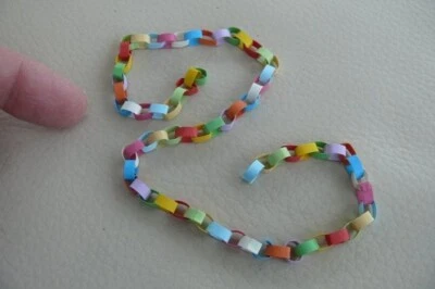 1/12th dolls house - PAPER CHAIN FOR CHRISTMAS - SG - Image 1 of 4