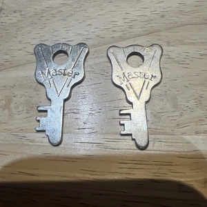 Lote de 2 llaves Master Lock antiguas raras - Imagen 1 de 11