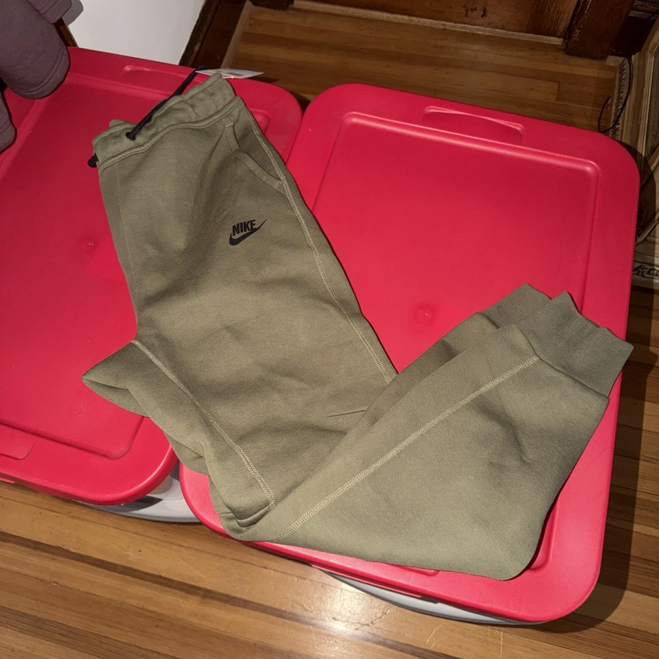 Nike Tech Fleece "Olive" Sportswear Jogger Sweatpants FB8002-222 Men's Size M