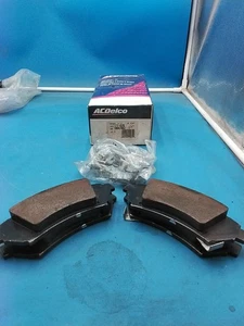 Brake Pad For 1998-2002 Cadillac Eldorado Front 18026292 18042442 - Picture 1 of 2