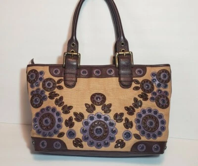 BOLSO DE MANO DE HOMBRO ISABELLA FIORE EN PIEDRA TORI ADORNADO APLIQUES $425 Foto 1 de 4